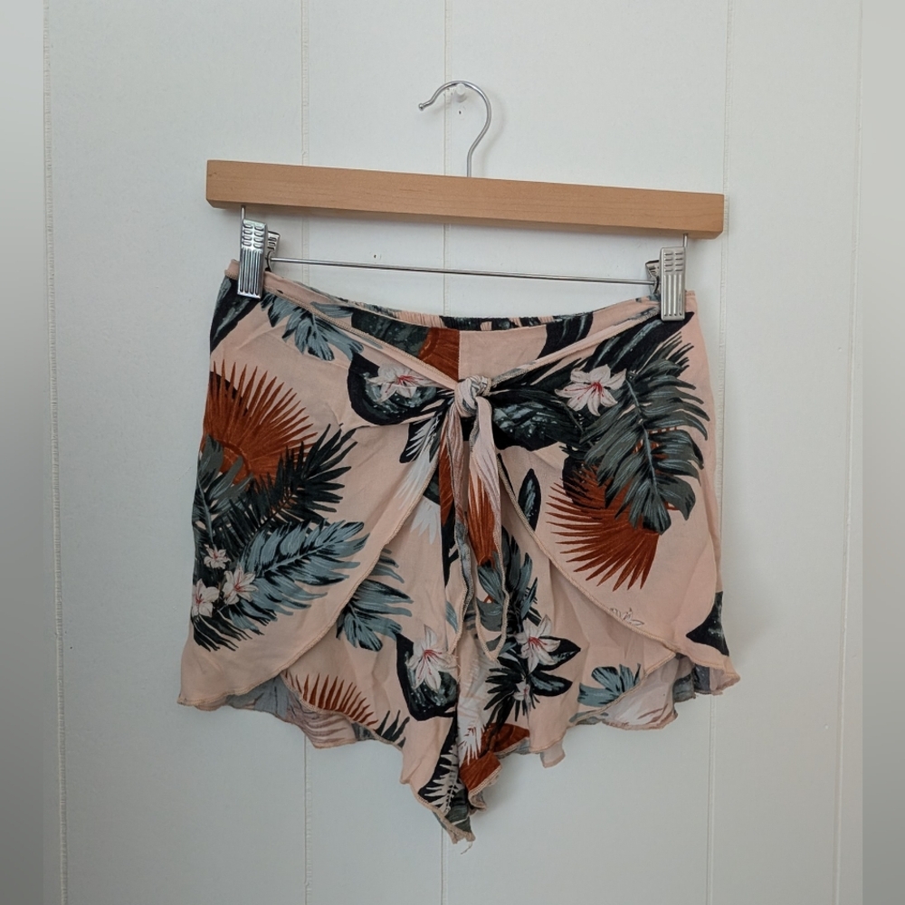 🩷 5/$25 - Pull&Bear Tropical Print Tie-Front Shorts